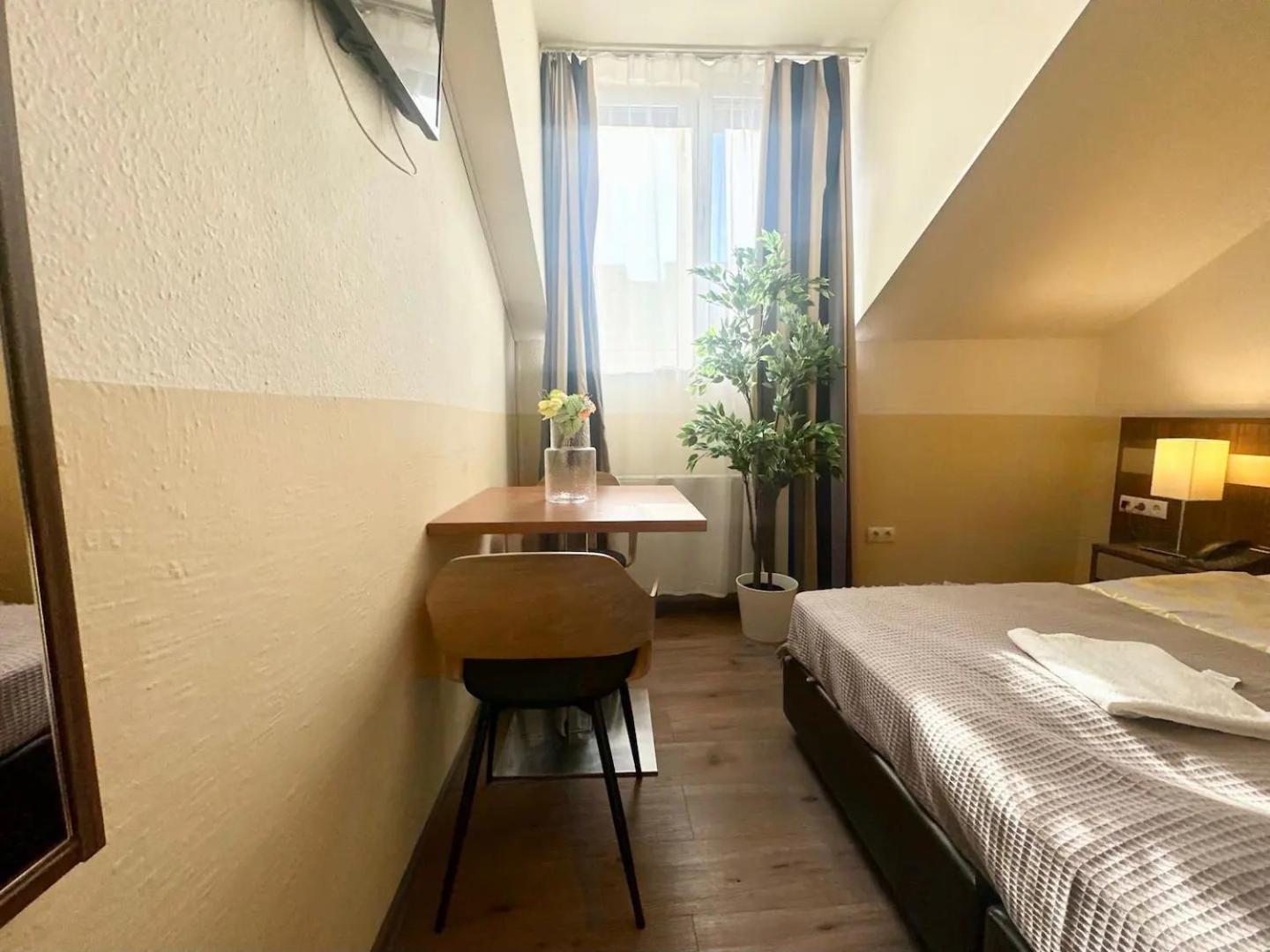 Apartment Paid Parking I Calm Location I 10 Minutes To S-bahn Wien