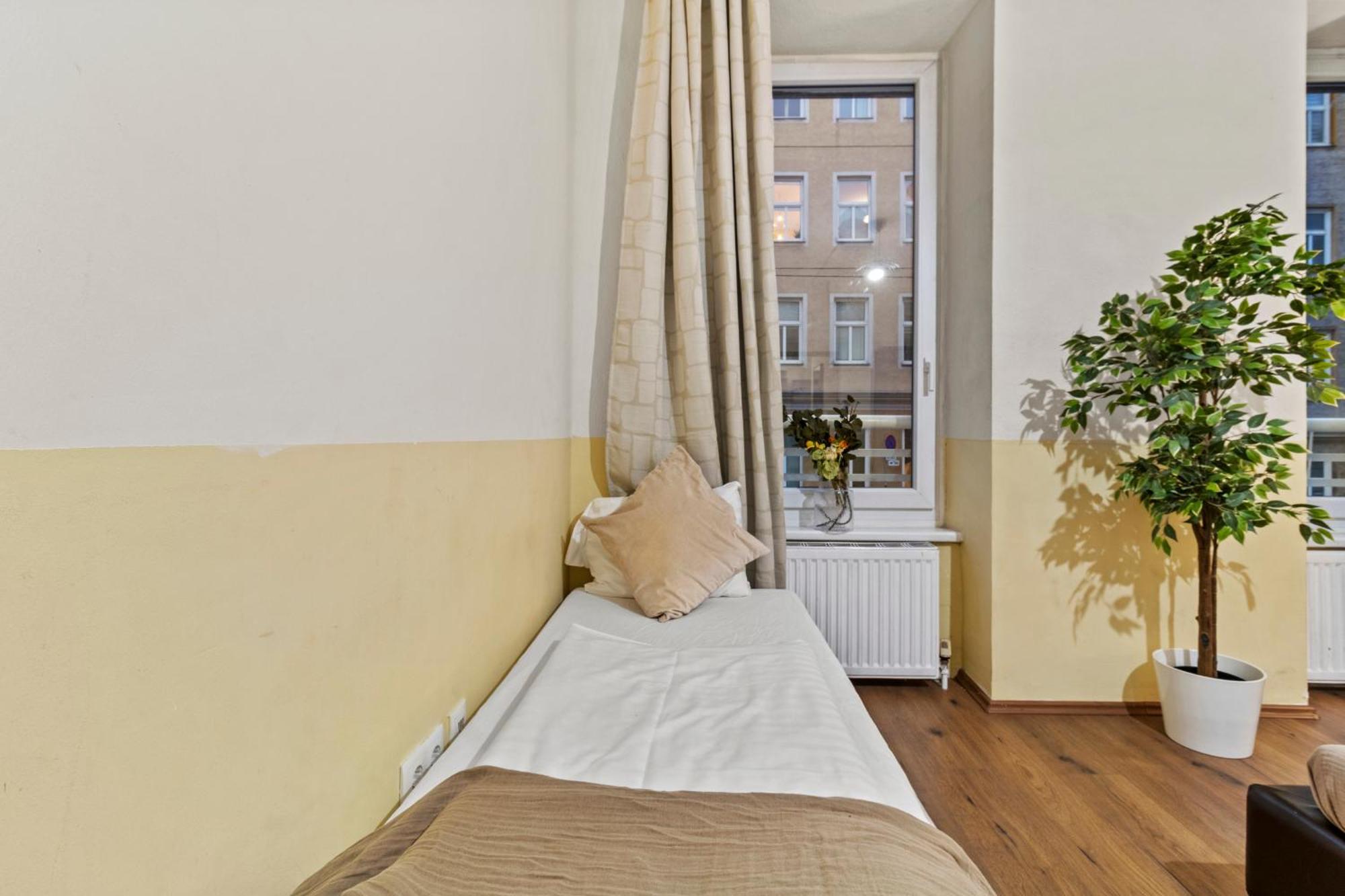 Paid Parking I Calm Location I 10 Minutes To S-bahn Apartment Wien